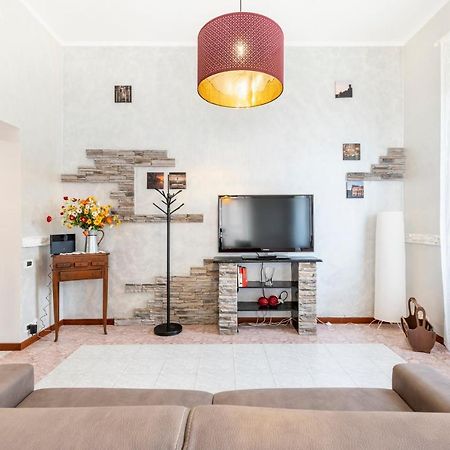 Hostly - Domus Happya - Dream In The Appia Antica Park Apartment Rome Bagian luar foto